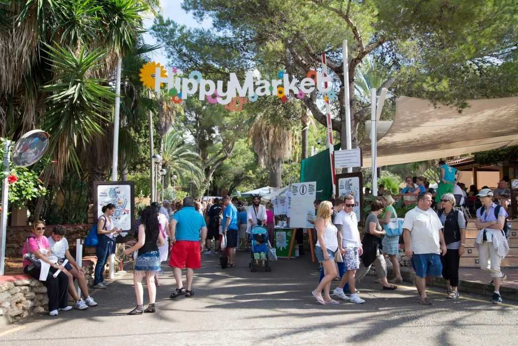 Hippy Market Es Canar